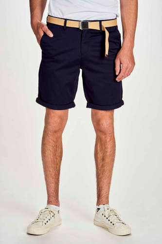 Short bleu de JACK & JONES JEANS INTELLIGENCE, avec ceinture et reverses, vu de derrière.