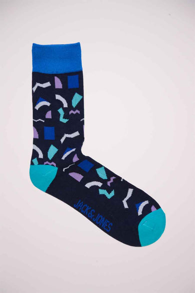Chaussettes bleues d'ACCESSORIES BY JACK & JONES, avec des formes graphiques et des accents turquoise.