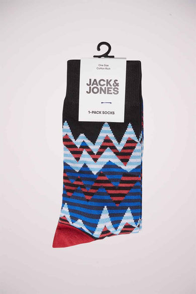 Chaussettes colorées d'ACCESSORIES BY JACK & JONES, avec un motif chevron en rouge, bleu et noir.