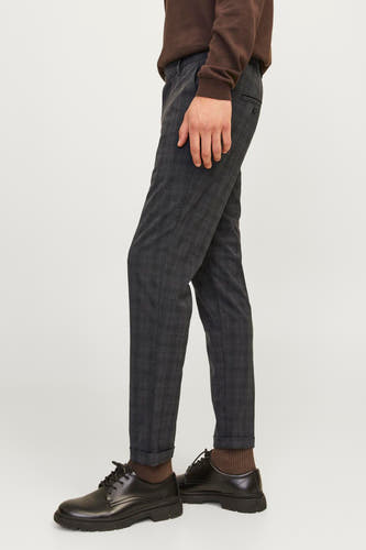Bruine broek van JACK & JONES JEANS INTELLIGENCE, met subtiele ruit en opgerolde pijpen, in zij-aanzicht.
