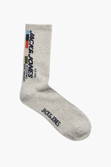 Grijze sokken van ACCESSORIES BY JACK & JONES, met logo-opdruk en verticale gekleurde strepen.
