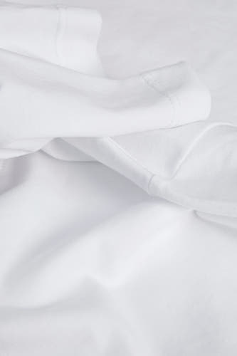 T-shirt blanc de JJXX, avec des plis subtils dans le tissu et une texture simple et lisse.