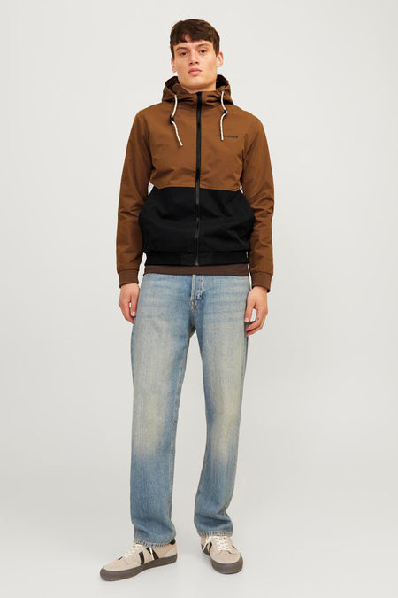 Korte bruine jas van ORIGINALS BY JACK & JONES, met capuchon en zwarte details.