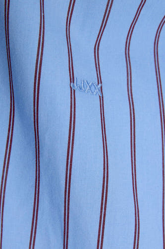 Chemise bleue à rayures avec manches longues de JJXX, avec des détails brodés.