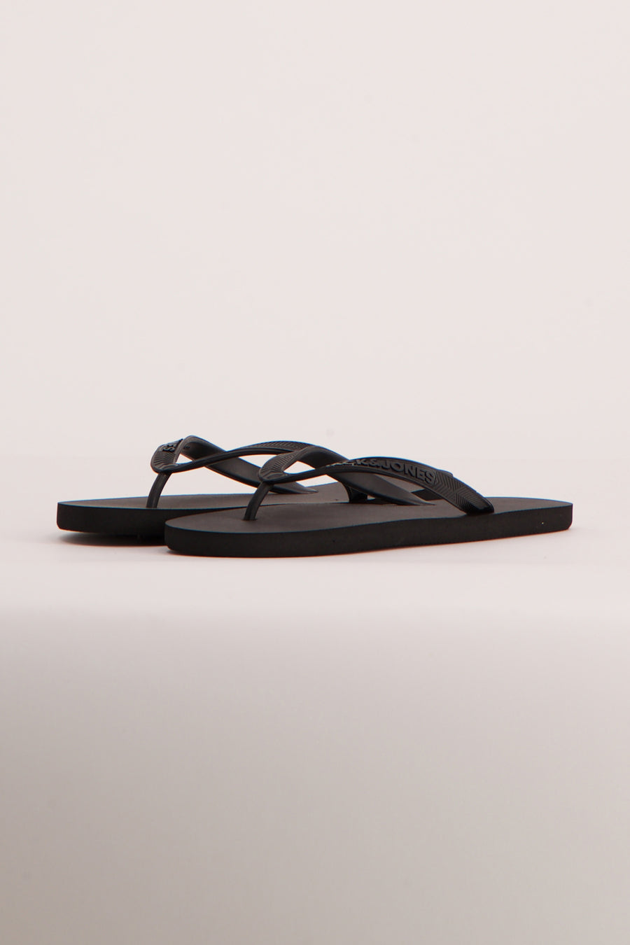Blauwe slippers van ACCESSORIES BY JACK & JONES, met een effen ontwerp en subtiele textuur.
