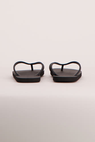 Blauwe slippers van ACCESSORIES BY JACK & JONES, gezien van achteren, op een effen achtergrond.
