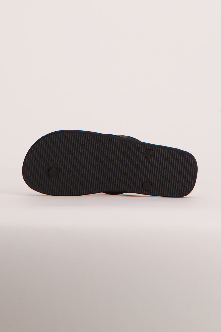 Blauwe slippers van ACCESSORIES BY JACK & JONES met een zwarte zool met textuur, gezien van de onderkant.
