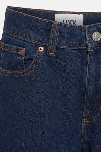 Donkerblauwe denim jeans van JJXX, met steekzak en knoopdetail.