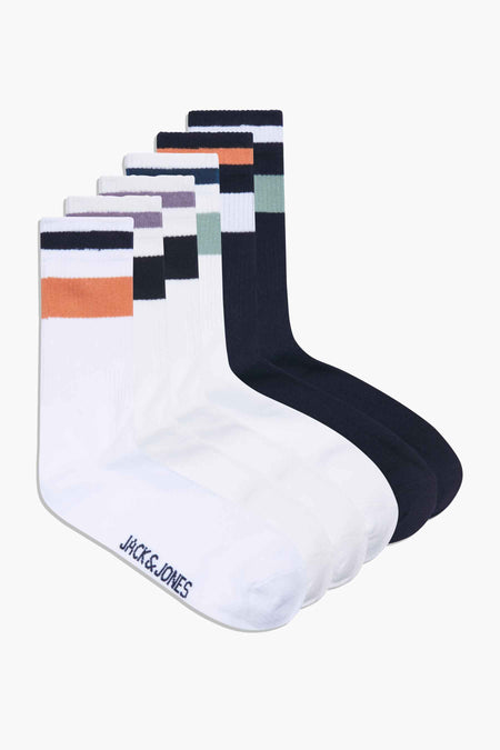 Chaussettes blanches d'ACCESSORIES BY JACK & JONES, avec des rayures colorées sur le dessus.