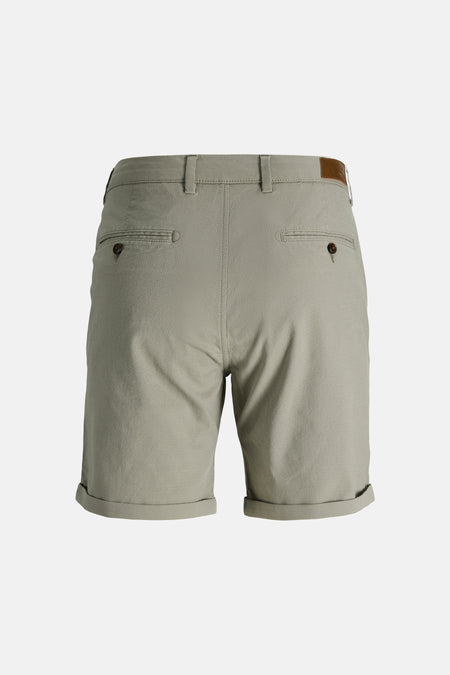 Short en jean JACK & JONES JEANS INTELLIGENCE avec poches arrière et jambes retroussées.