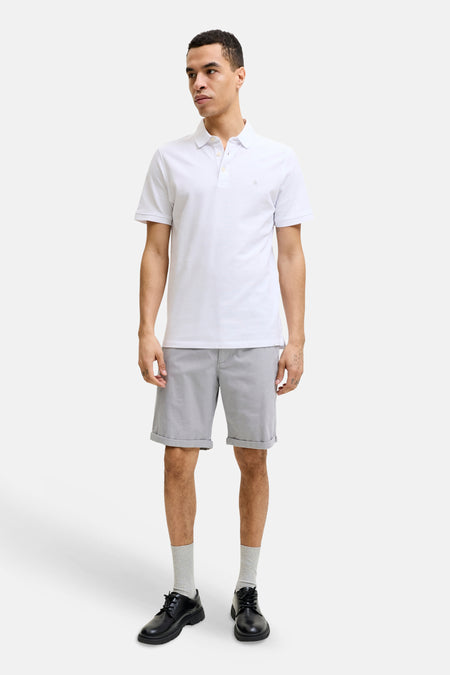 Grijze short van JACK & JONES JEANS INTELLIGENCE met opgerolde zomen en een subtiele textuur.