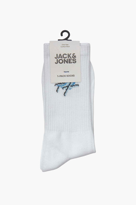 Witte sokken van JACK & JONES met een blauwe abstracte print en geribbelde textuur, verpakt aan hanger.
