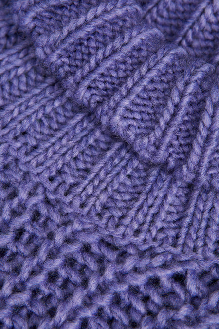 Veste à col roulé marron de JJXX, avec une texture grossièrement tricotée et des plis.