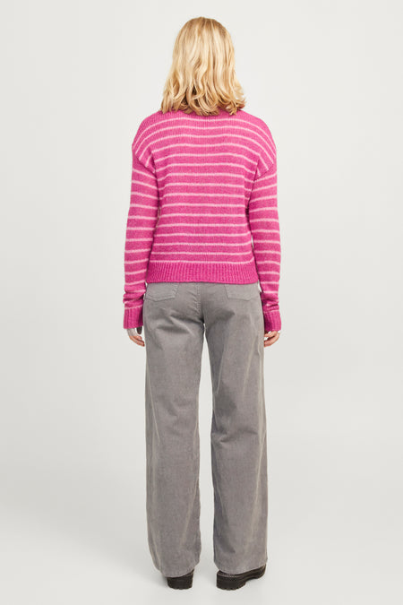 Grijze broek van JJXX, met wijde pijpen en zichtbare achterzakken.
