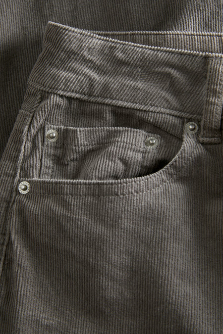 Grijze broek van JJXX, gemaakt van ribstof met een klassieke vijf-pocket styling en zilverkleurige details.