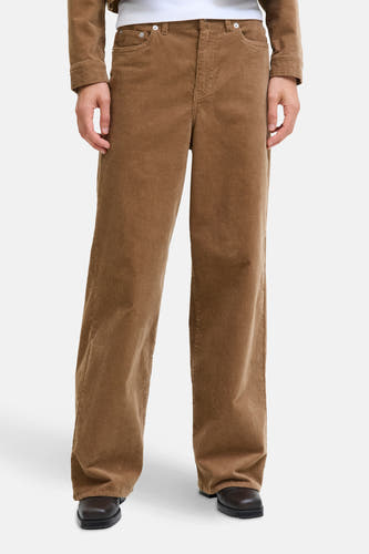 Beige broek van JJXX, gemaakt van corduroy stof en met lange, wijde pijpen.