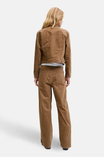 Beige broek van JJXX, met wijde pijpen en achterzakken, gezien van achteren.
