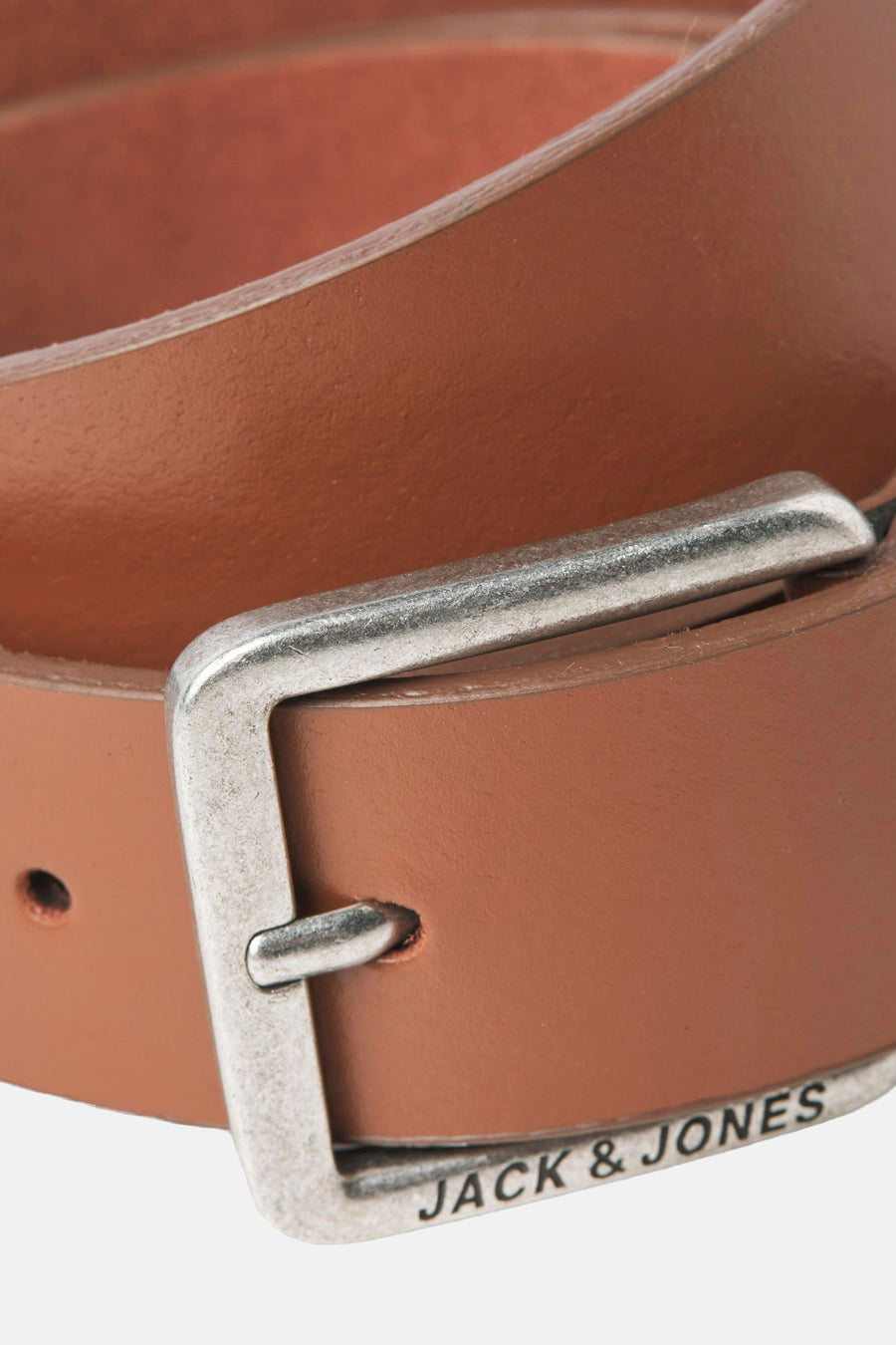 Ceinture marron de ACCESSORIES BY JACK & JONES, avec boucle argentée et gravure du nom de la marque.