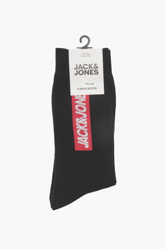 Zwarte sokken van ACCESSORIES BY JACK & JONES, met rood logo en verpakkingshanger.
