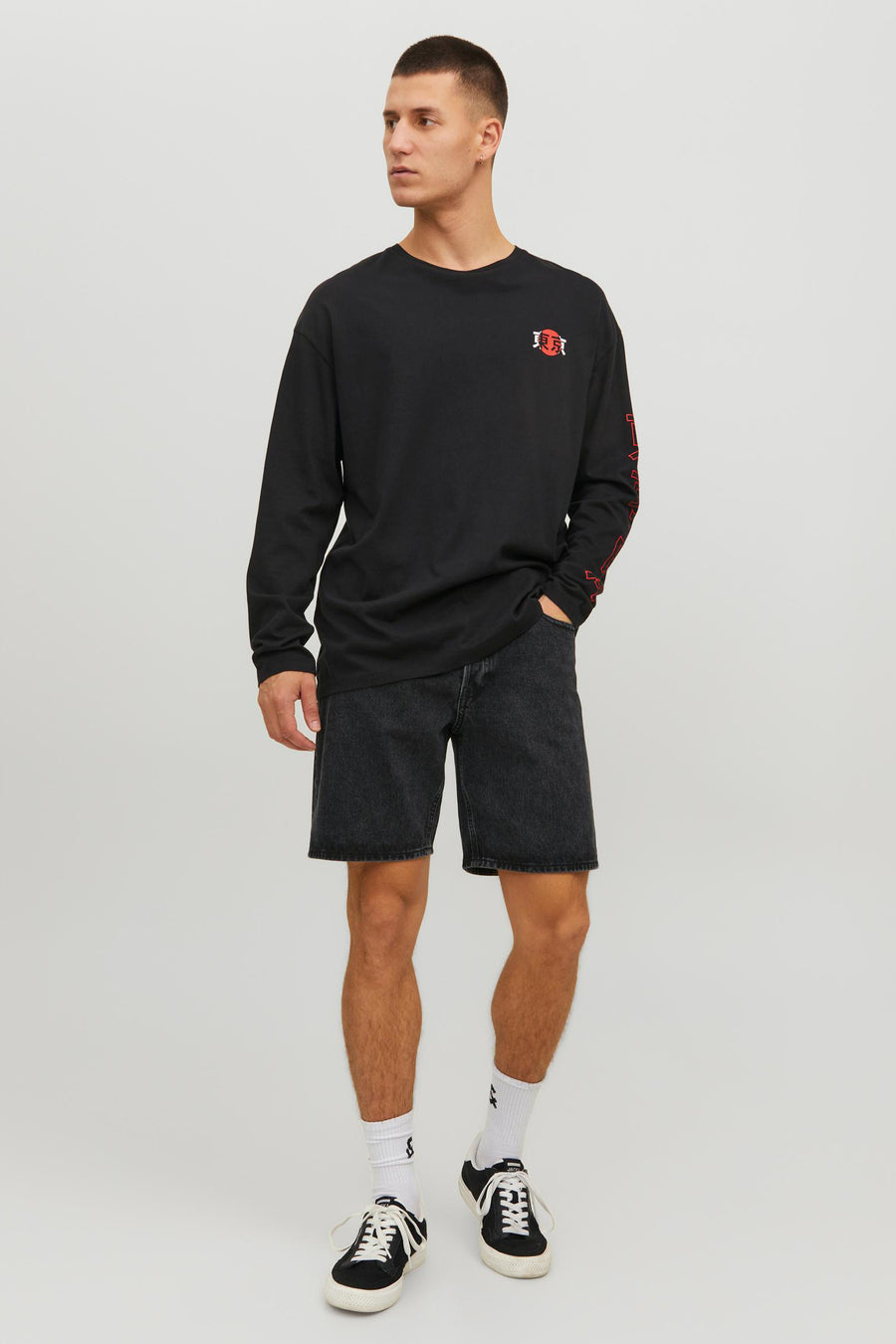 Short - black denim