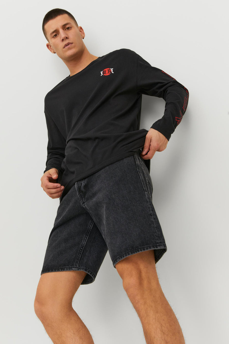 Short - black denim