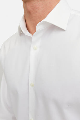 Chemise blanche à manches longues de PREMIUM by JACK & JONES, avec fermeture à boutons et col classique.