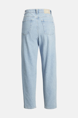 Lichtblauwe mom jeans van JJXX, met achterzakken en een lichte wassing.