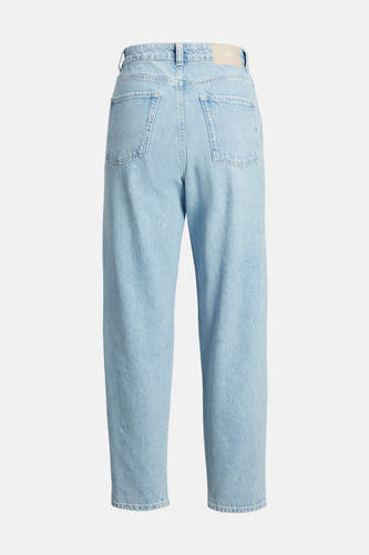 Lichtblauwe mom jeans van JJXX, met klassieke achterzakken en een merklabel op de tailleband.