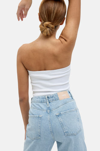 Lichtblauwe mom jeans van JJXX, met achterzakken en een leren merklabel op de tailleband.