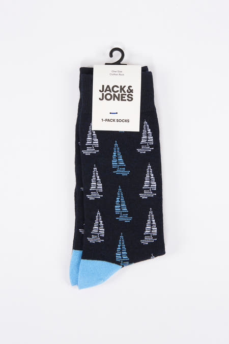 Blauwe sokken met zeilbootpatroon van ACCESSORIES BY JACK & JONES, met een lichtblauwe teen en een verpakking.
