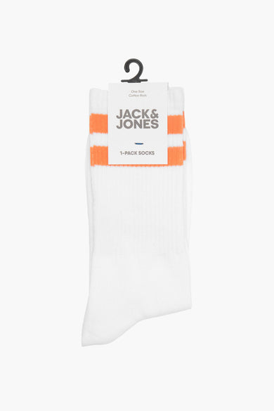 Chaussettes blanches à rayures orange de Jack & Jones, 1-pack, suspendues à un cintre noir.