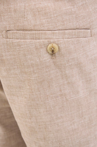Beige kostuumbroek van PREMIUM by JACK & JONES, met een subtiele textuur en een knoopdetail bij de zak.