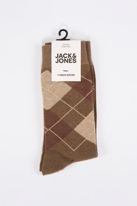Bruine sokken van Jack & Jones met ruitpatroon in verschillende bruin- en beigetinten, gepresenteerd met label.