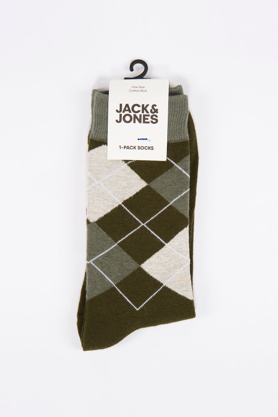 Olijfgroene katoenen sokken van JACK & JONES met argyle ruitpatroon en ribgebreide boord, aan een hanger.
