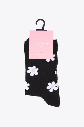 Chaussettes noires d'ACCESSORIES BY JACK & JONES avec un motif floral blanc sur un cintre noir.