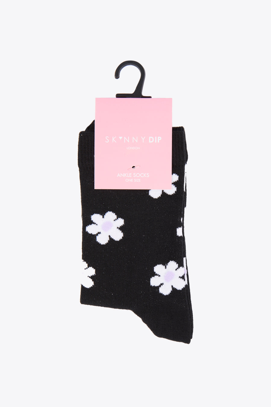 Chaussettes noires d'ACCESSORIES BY JACK & JONES avec un motif floral blanc sur un cintre noir.