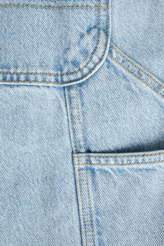 Jean bleu clair large de JACK & JONES JEANS INTELLIGENCE, gros plan sur la poche et les coutures en denim.