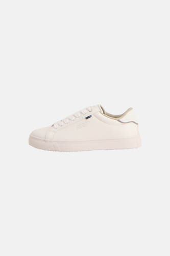 Baskets blanches ACCESSORIES BY JACK & JONES à texture lisse, lacets, détail bleu et logo discret sur le côté.
