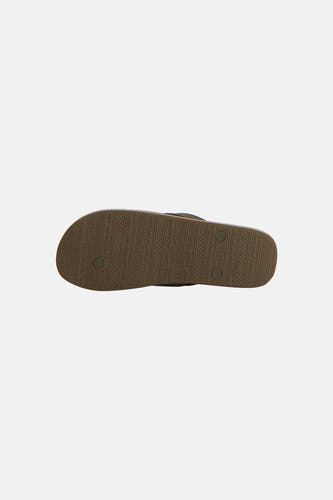 Kaki slippers van ACCESSORIES BY JACK & JONES, onderzool met diagonale ribbeltextuur en herhaald merklogo, bovenzijde gedeeltelijk zichtbaar