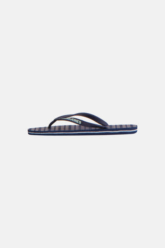 Blauwe slippers van ACCESSORIES BY JACK & JONES met gestreepte zool en witte rand, zijwaarts weergegeven