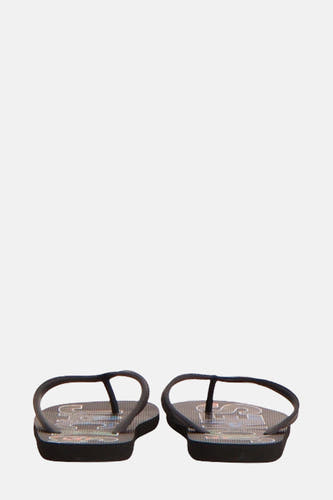 Zwarte slippers van ACCESSORIES BY JACK & JONES, met een grafisch patroon, in close-up.