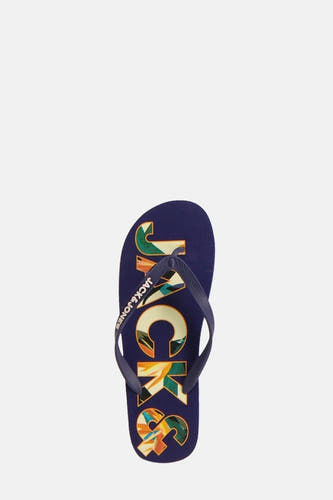 Blauwe slippers van ACCESSORIES BY JACK & JONES, met tropische print in de letters van het merk.
