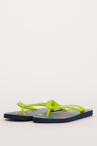 Blauwe slippers van ACCESSORIES BY JACK & JONES met bloemenpatroon en groene bandjes.
