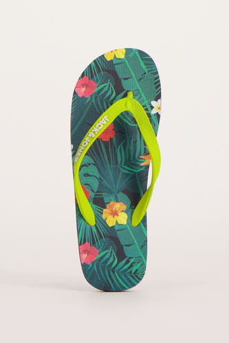 Blauwe slippers van ACCESSORIES BY JACK & JONES met een tropisch bloemen- en bladerenmotief.