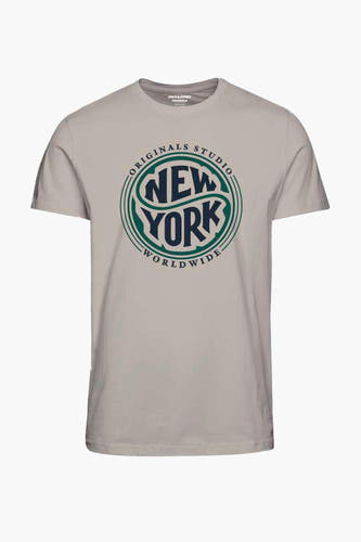 Ecru T-shirt van ORIGINALS BY JACK & JONES met een ronde hals en een New York print op de borst.