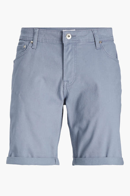 Blauwe short van JACK & JONES JEANS INTELLIGENCE met omgeslagen pijpen en zakken.