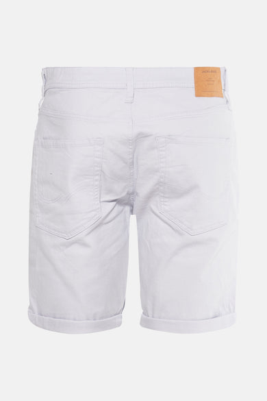 Short bleu clair de JACK & JONES JEANS INTELLIGENCE, avec des poches arrière et des jambes relevées.