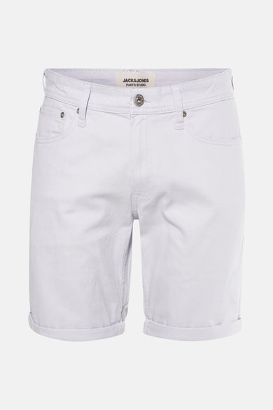 Short bleu clair de JACK & JONES avec des poches et des ourlets pliés.