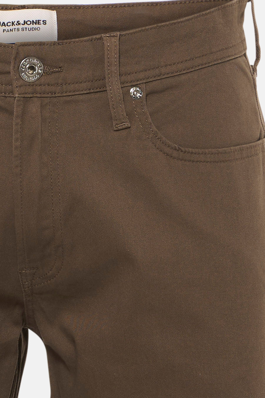 Short marron de JACK & JONES JEANS INTELLIGENCE, avec poches avant et passants de ceinture, court.