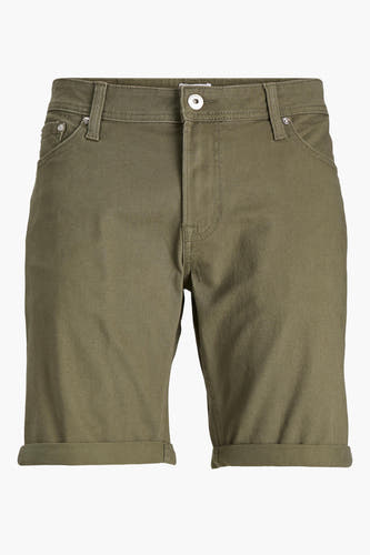 Short vert de JACK & JONES JEANS INTELLIGENCE, avec ourlets retroussés et poches arrière, sur fond blanc.